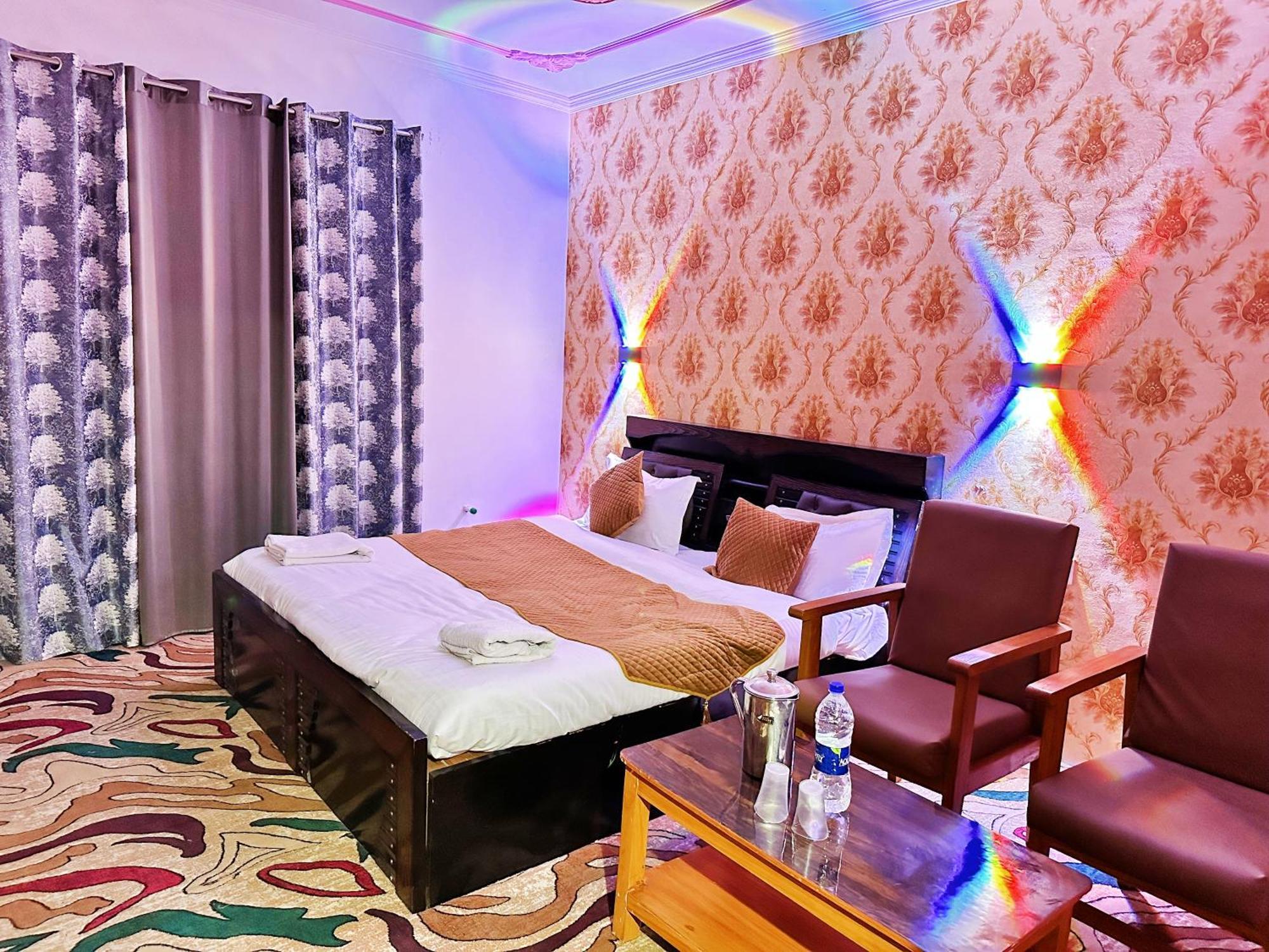 Roseline Inn Srīnagar Екстериор снимка