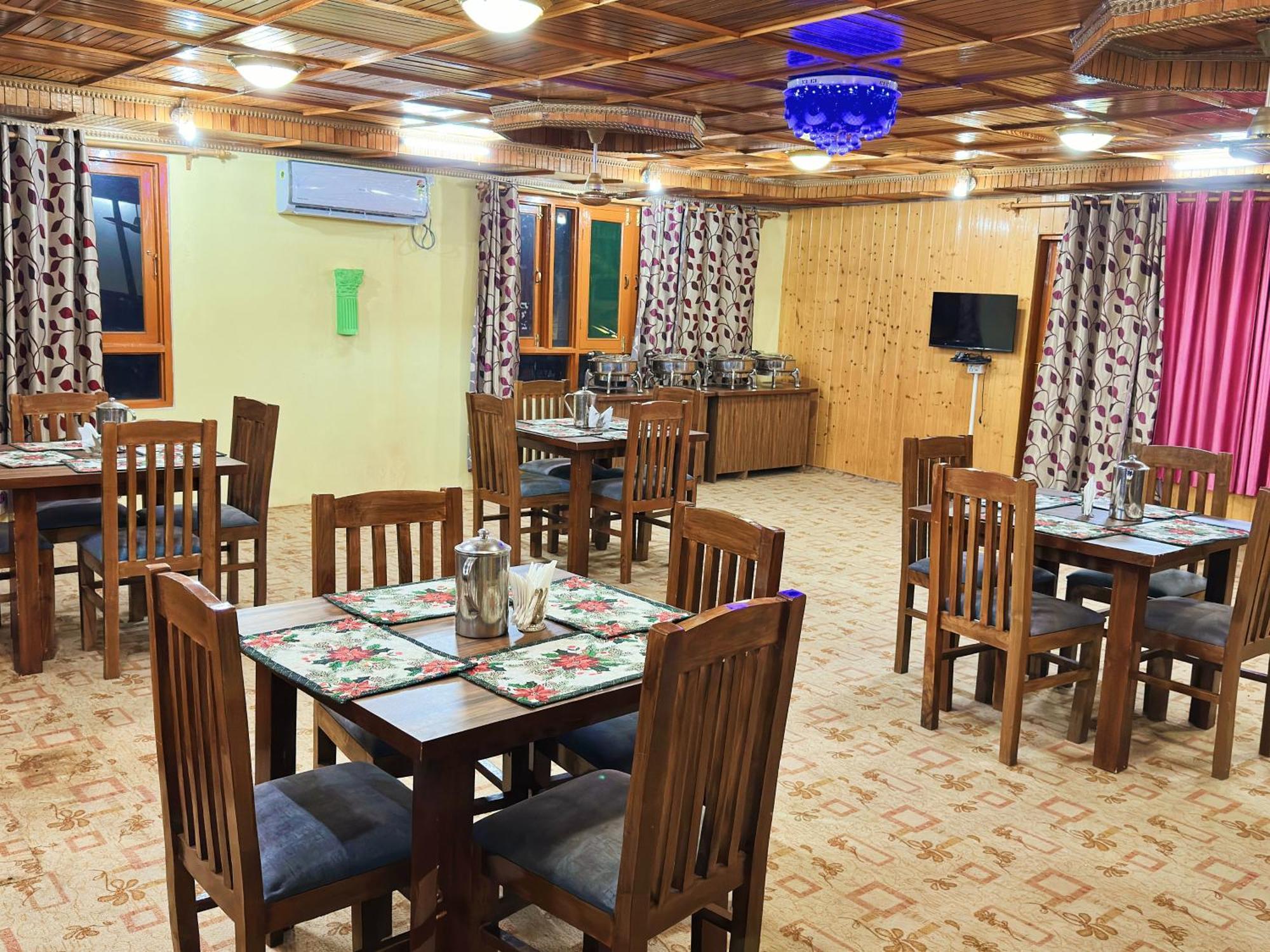 Roseline Inn Srīnagar Екстериор снимка