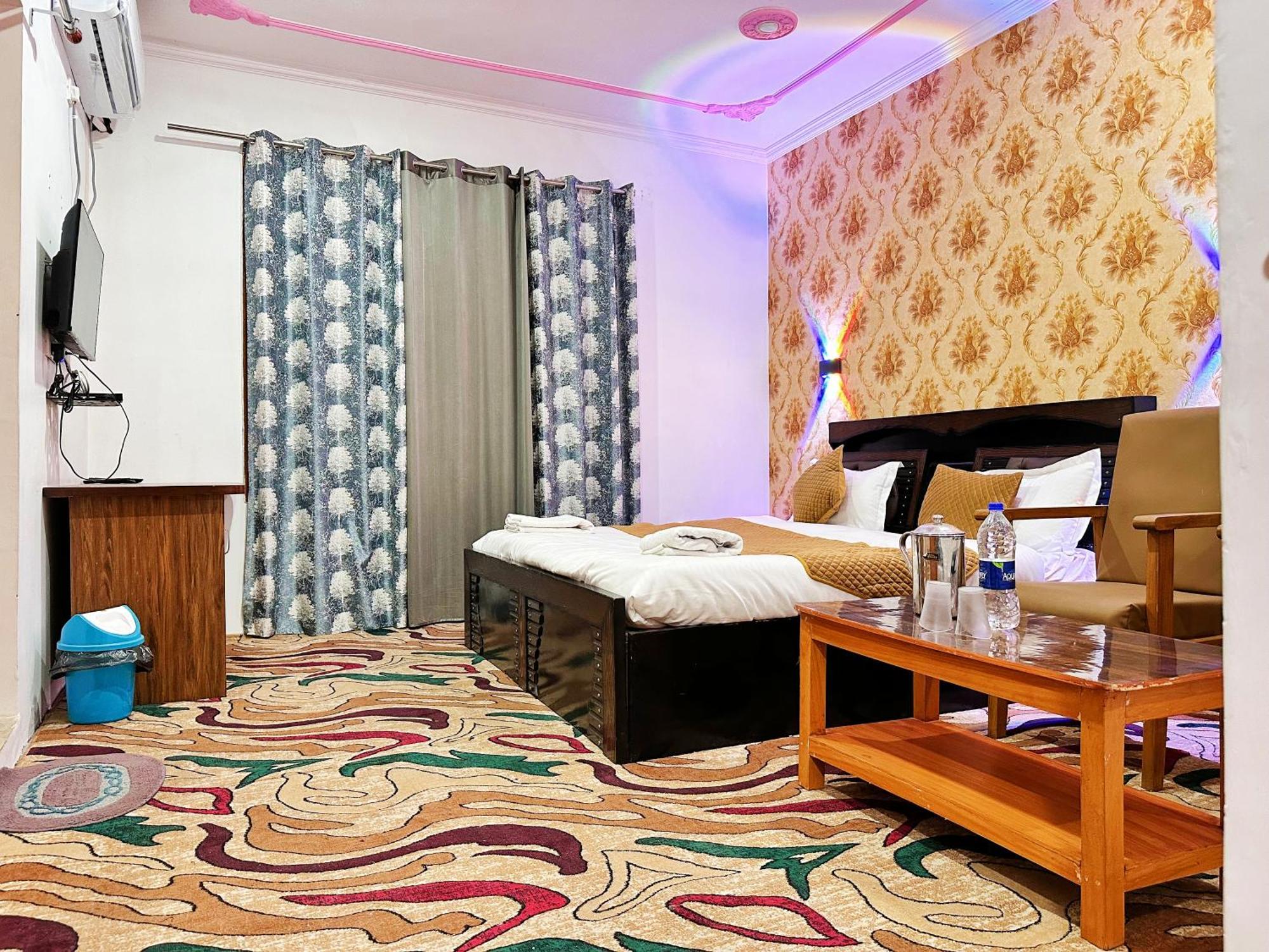 Roseline Inn Srīnagar Екстериор снимка