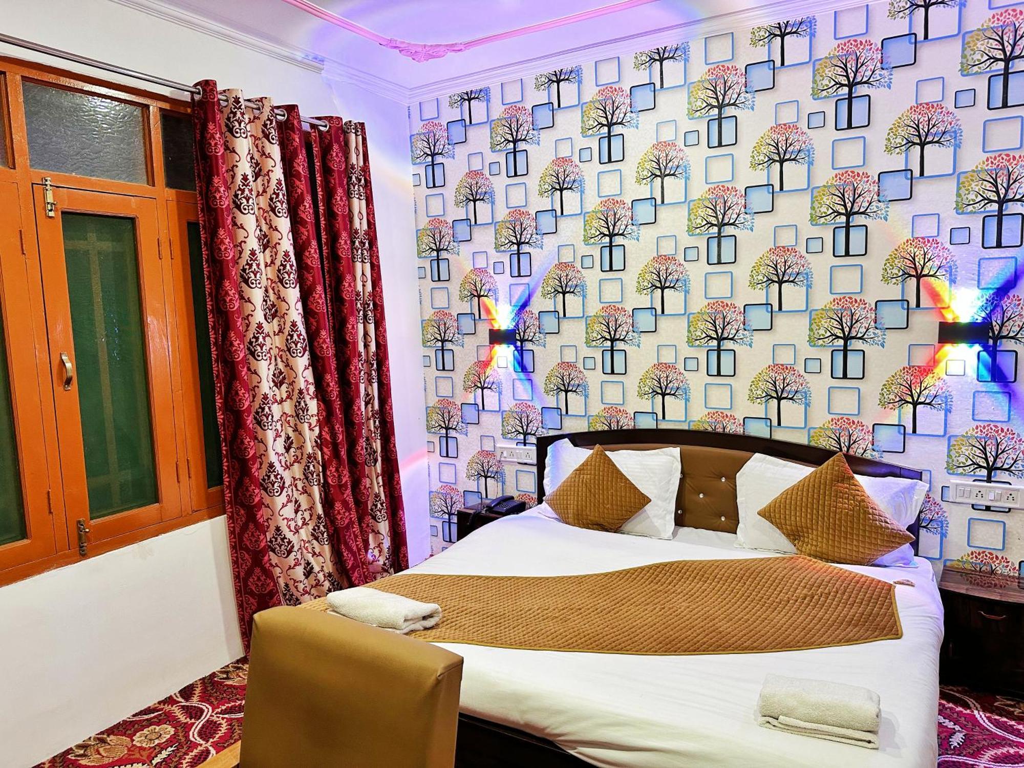 Roseline Inn Srīnagar Екстериор снимка