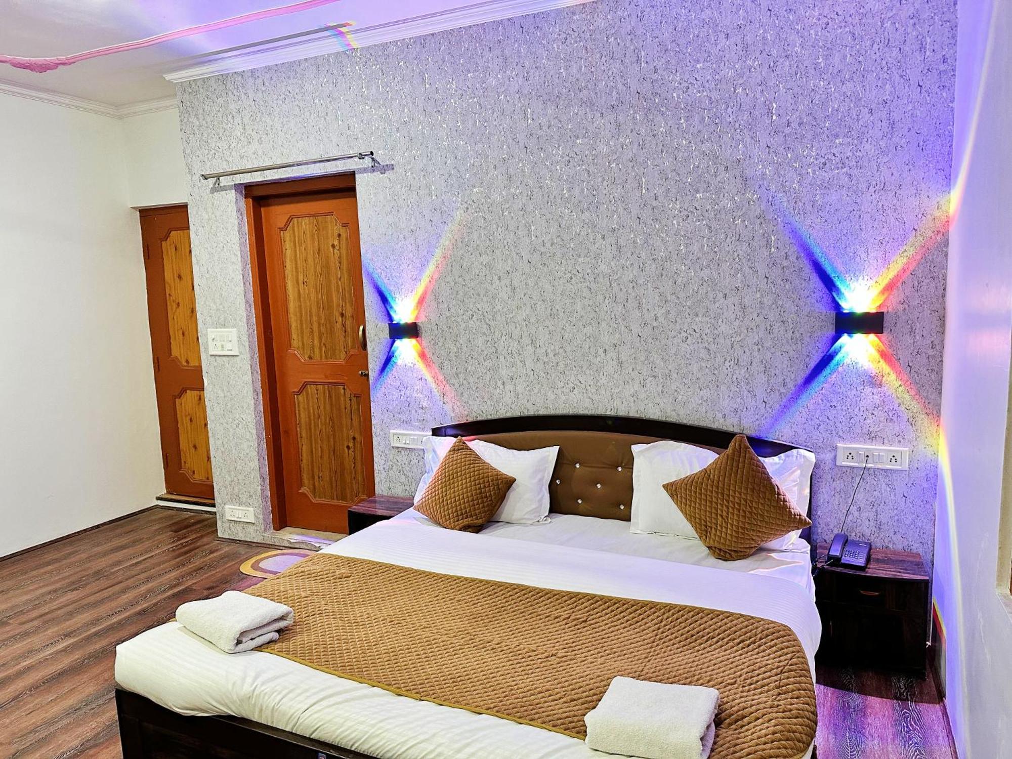 Roseline Inn Srīnagar Екстериор снимка