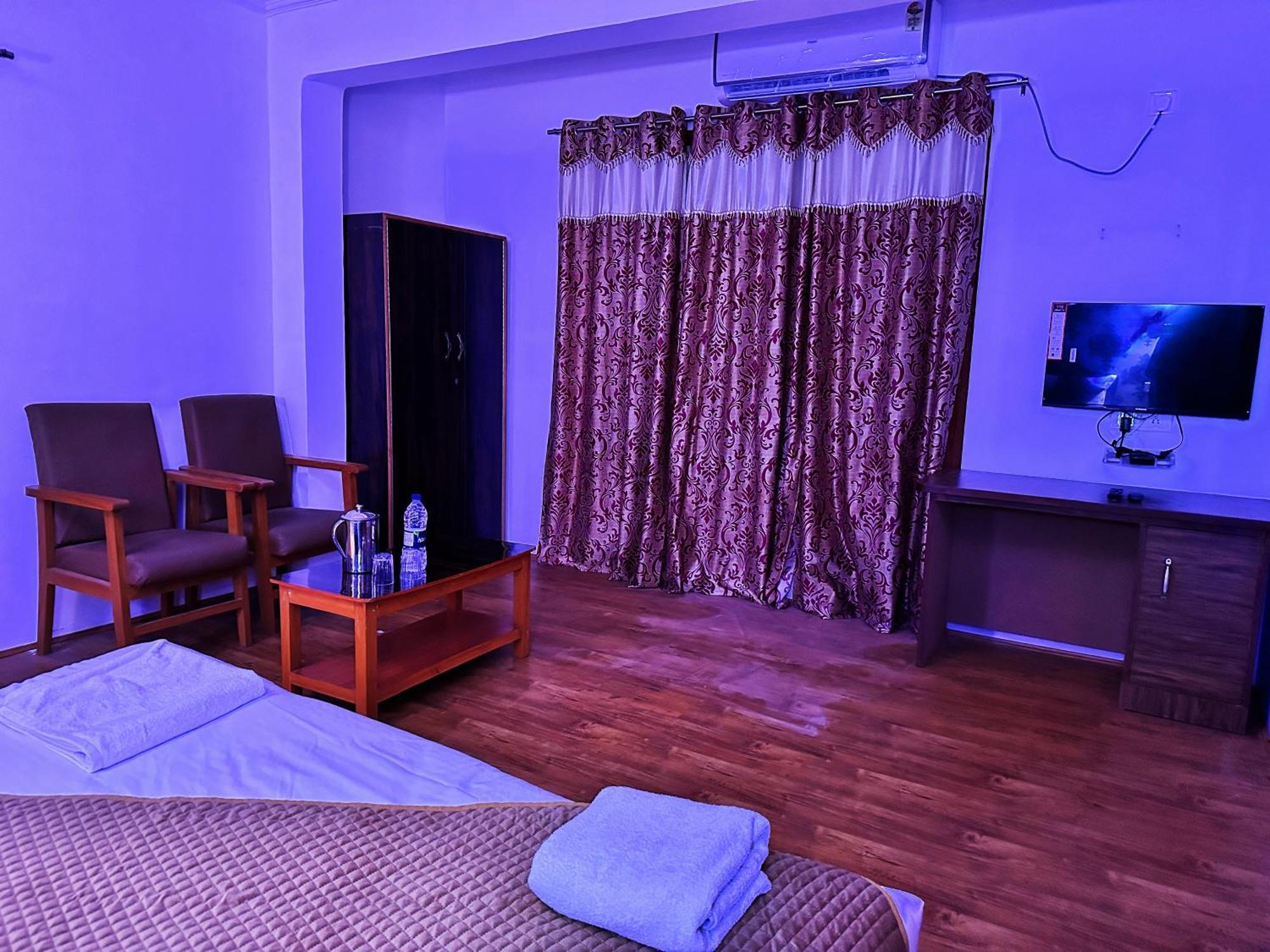 Roseline Inn Srīnagar Екстериор снимка