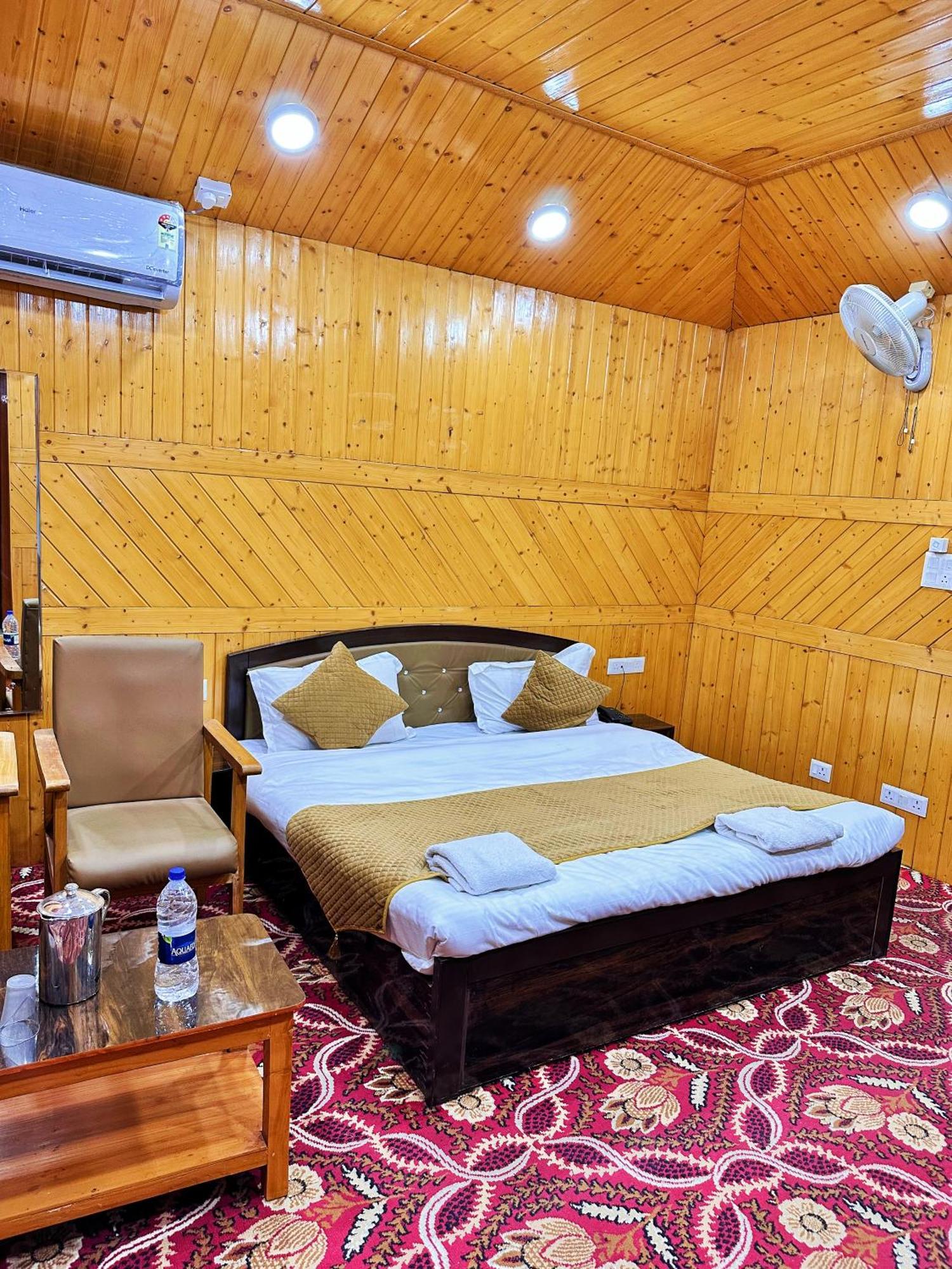 Roseline Inn Srīnagar Екстериор снимка