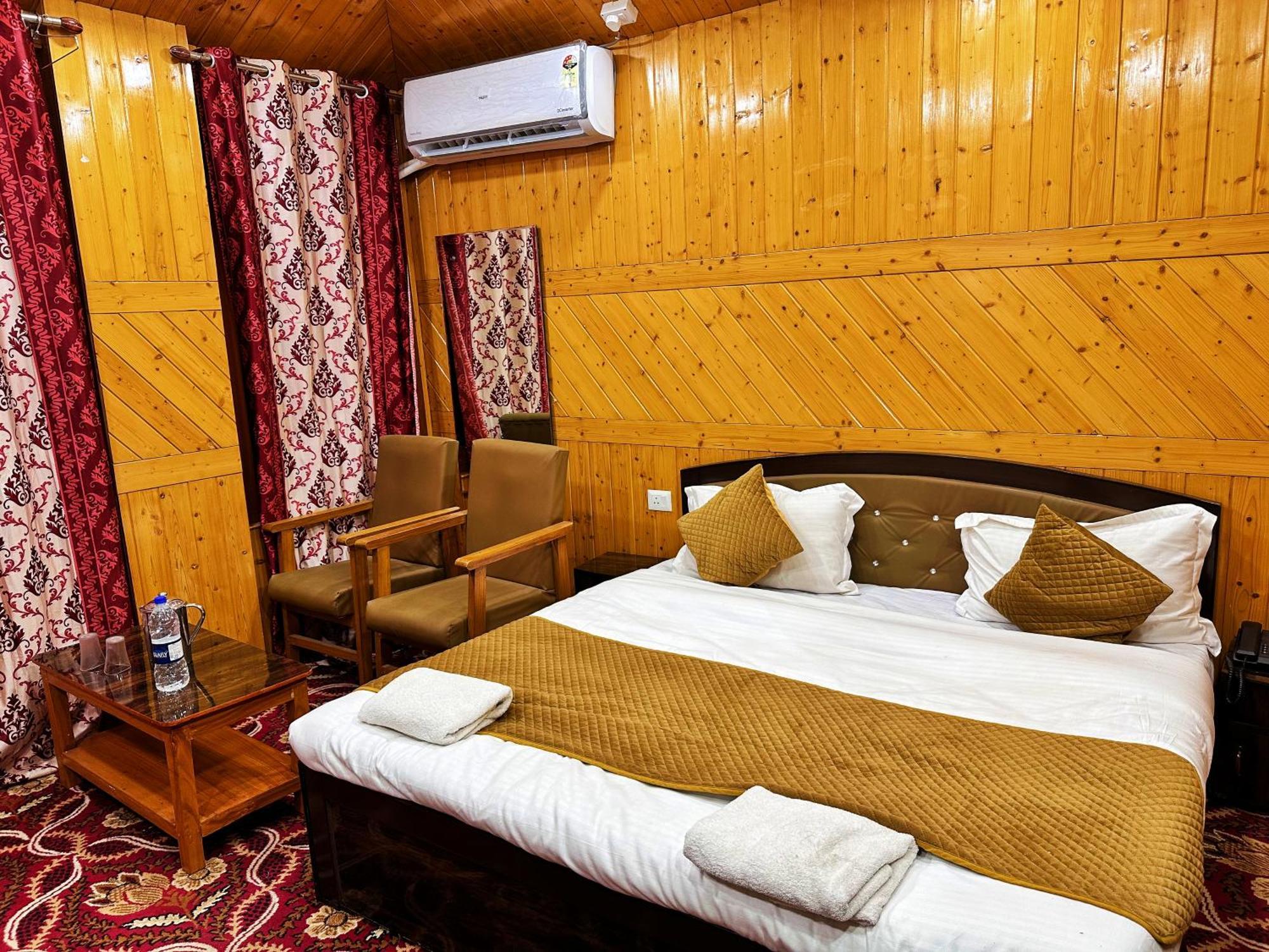 Roseline Inn Srīnagar Екстериор снимка